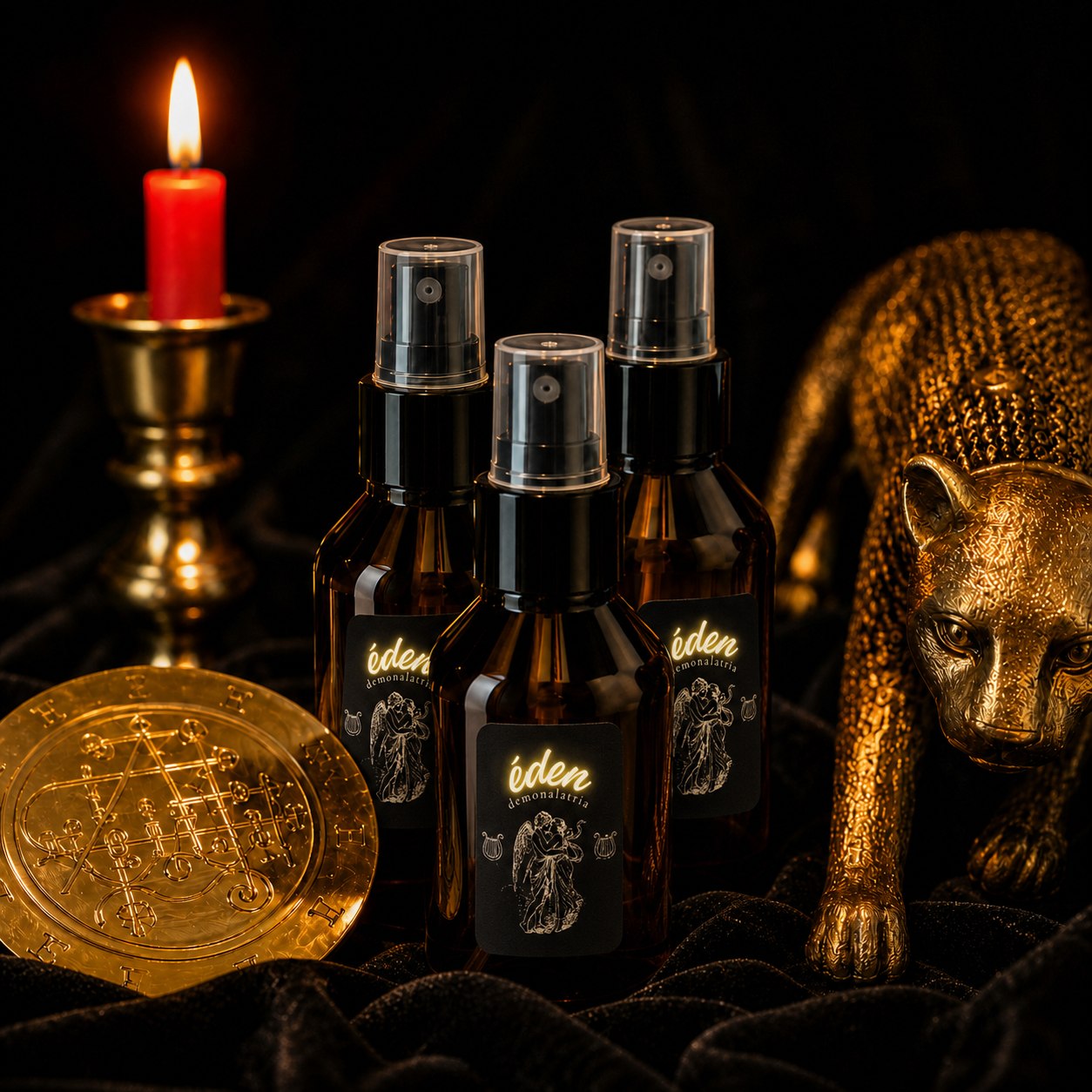 Frascos de perfume de Gremory com rótulos Éden em cenário ritualístico dourado